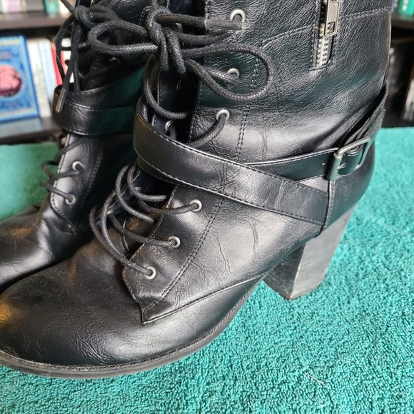 Size 10 Black Boots with buckle strap - Picture 2 of 3